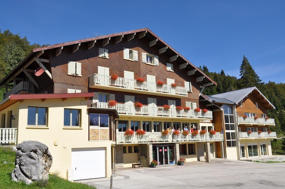 Village Vacances Le Grepillon Les Rousses Bagian luar foto